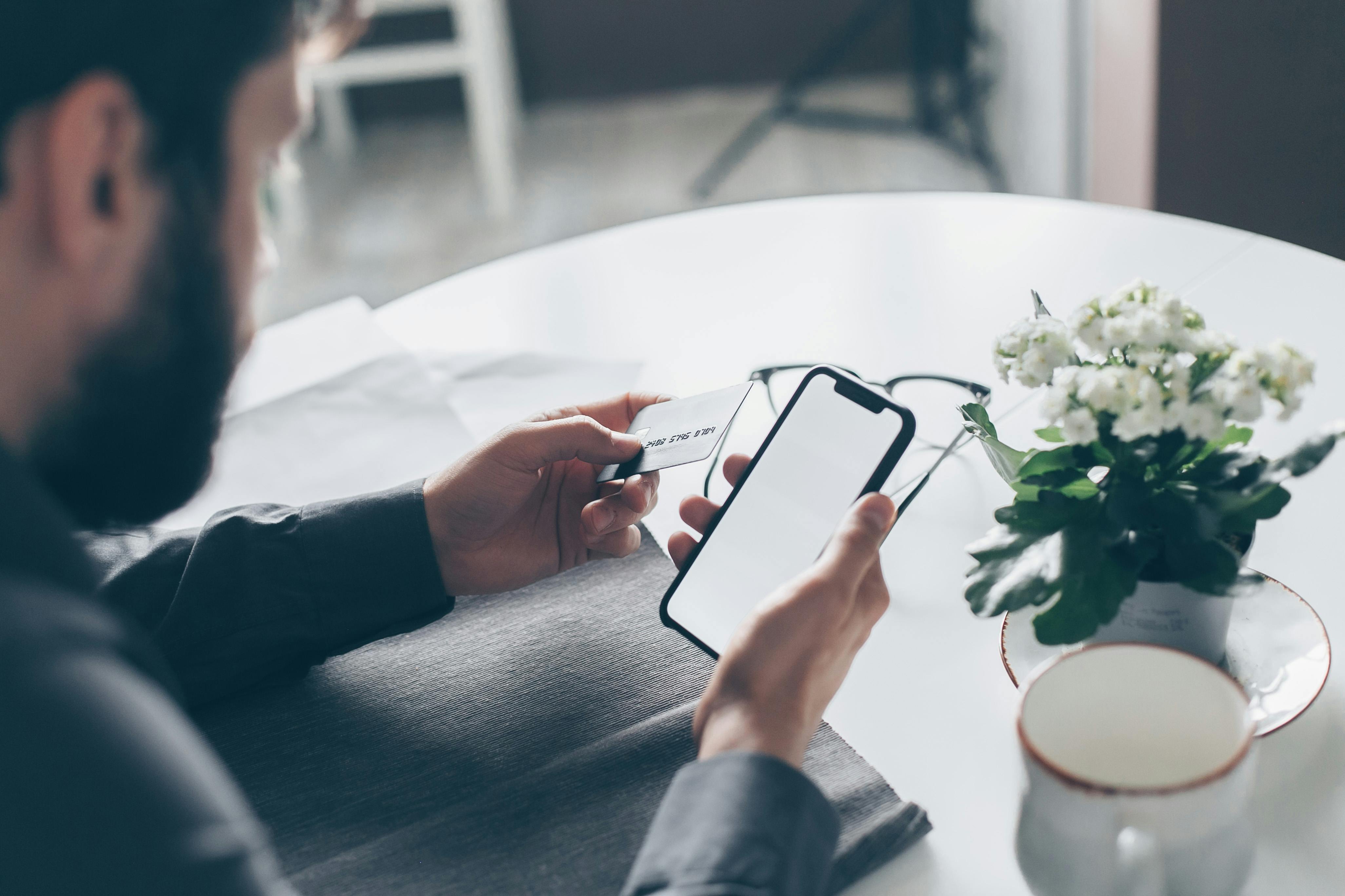 Effective Ways to Get Approved for a Credit Card in 2025